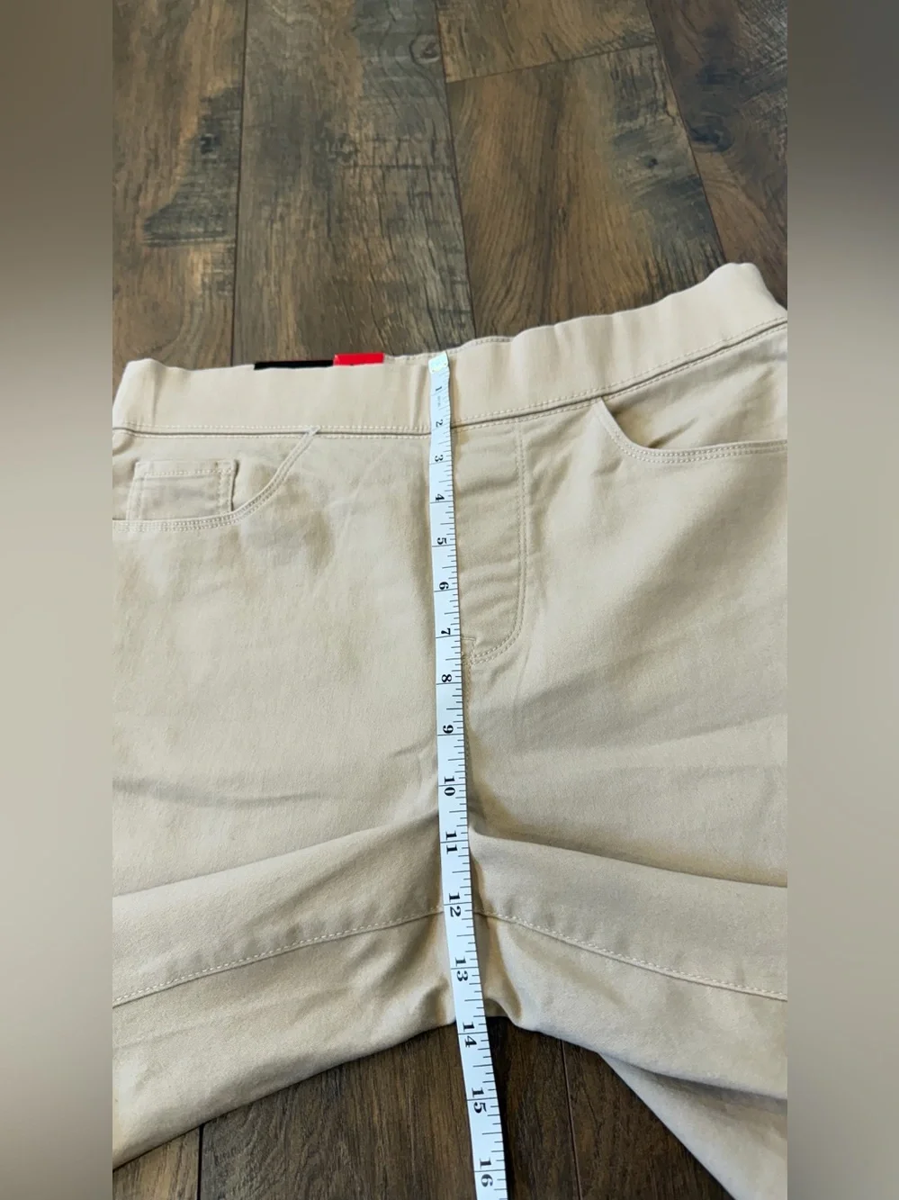 DKNY Jeans Women's Comfort Stretch Pull-On Bermuda Shorts Tan Khaki, Size Medium